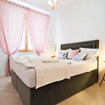 Apartament Garnizon Z Ogrodkiem